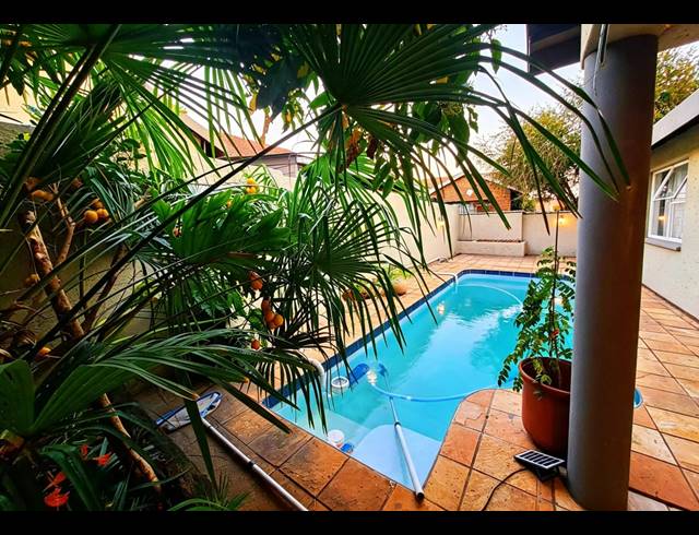 3 BEDROOM TOWNHOUSE FOR SALE IN VANDERBIJLPARK SE 3